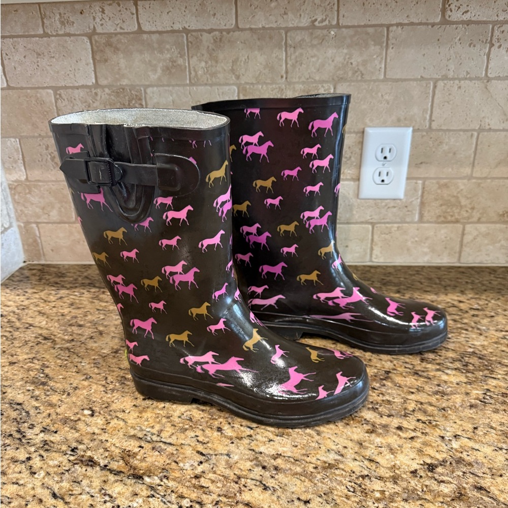 Rain Boots
Perfect Condition